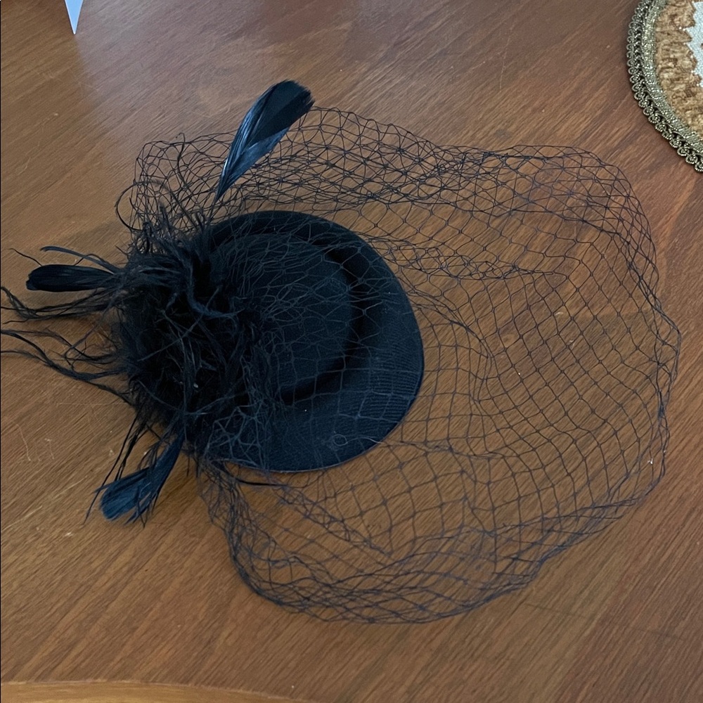 Vintage Elegant Black Feathered Fascinator